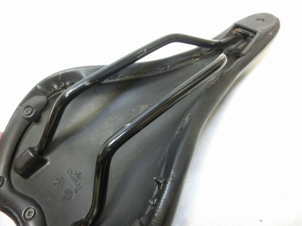 シートポスト　ブラック スチールレール