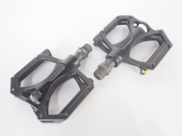 フラットペダル M195