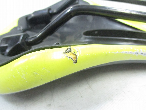 サドル ブラック/イエロー