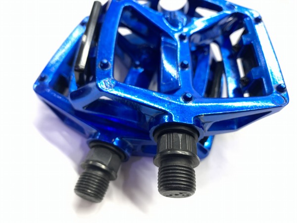 フラットペダル ブルー