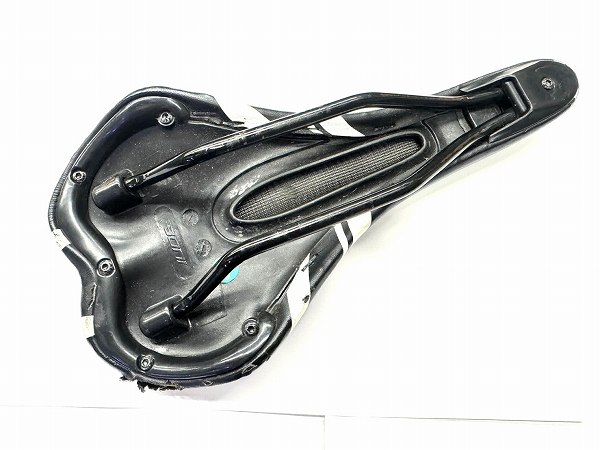 サドル SATURAE スチールレール 破れあり