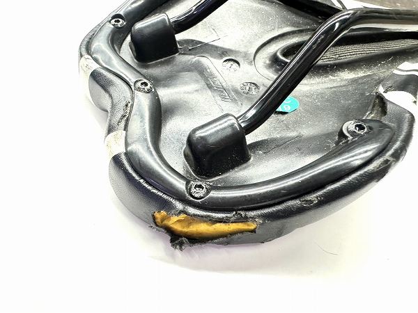サドル SATURAE スチールレール 破れあり