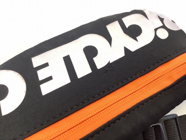 ウエストポーチ