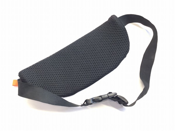 ウエストポーチ