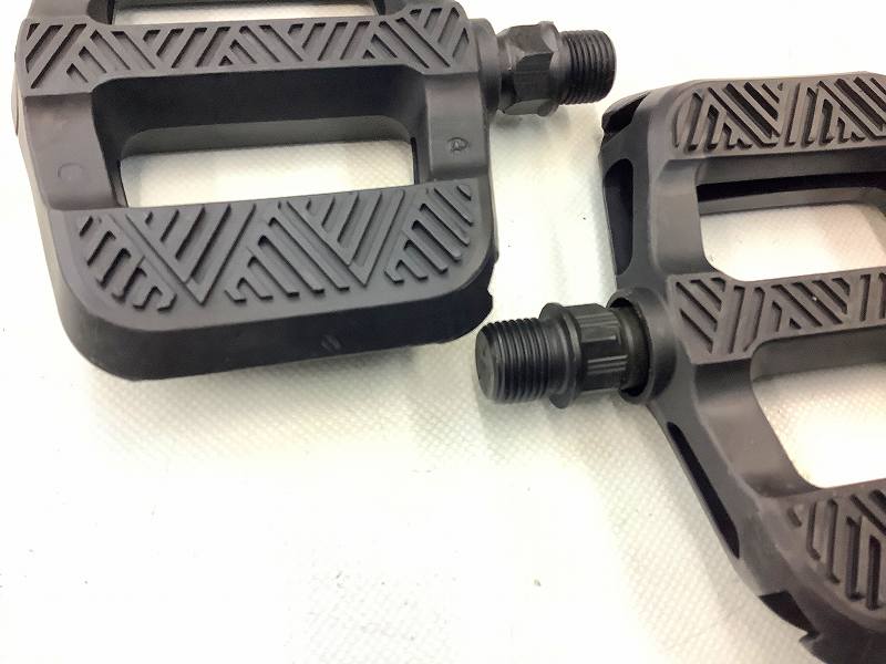 フラットペダル　樹脂