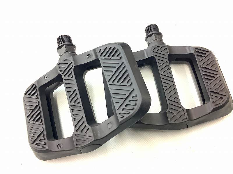 フラットペダル　樹脂