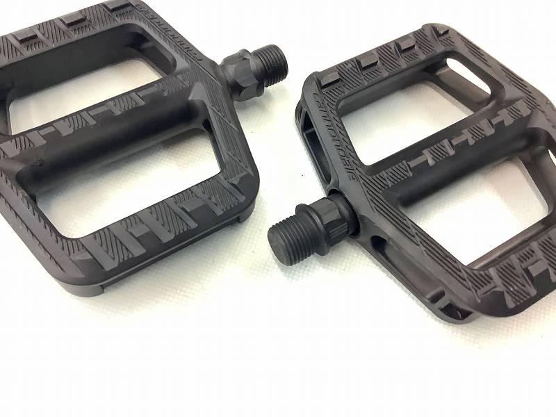 フラットペダル　樹脂