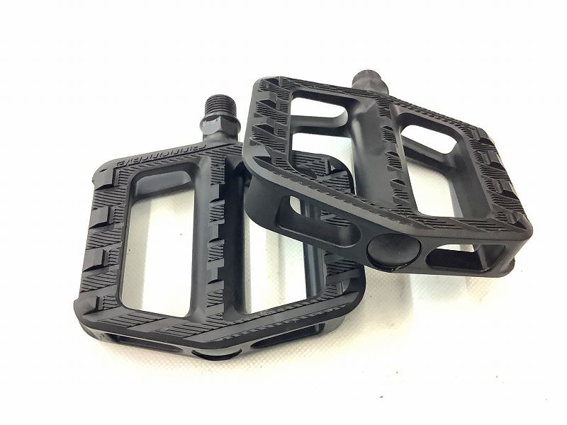 フラットペダル　樹脂