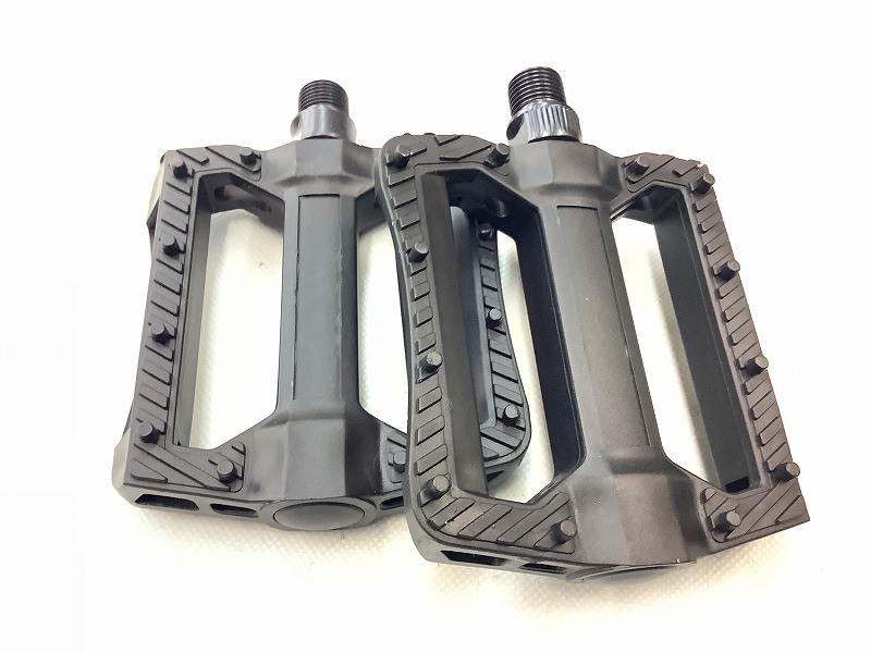 フラットペダル　樹脂