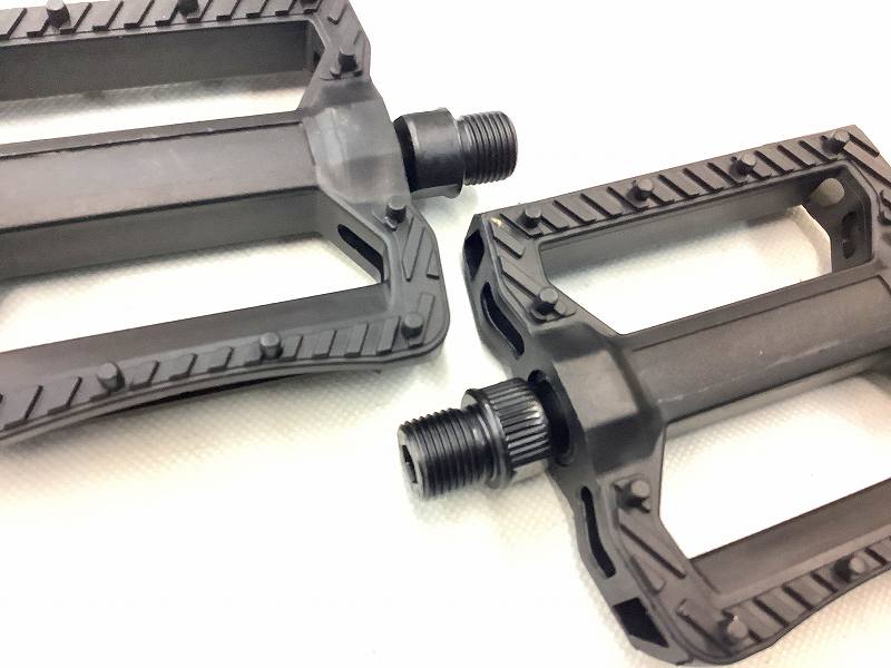 フラットペダル　樹脂