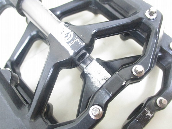 フラットペダル ブラック ※右ガタ有
