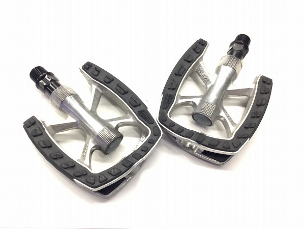 フラットペダル C235