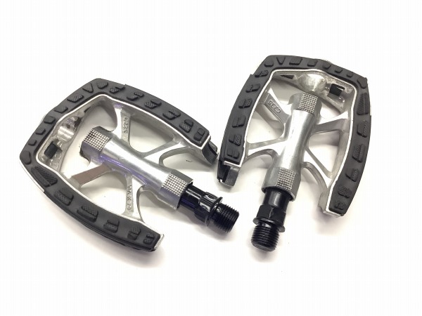 フラットペダル C235