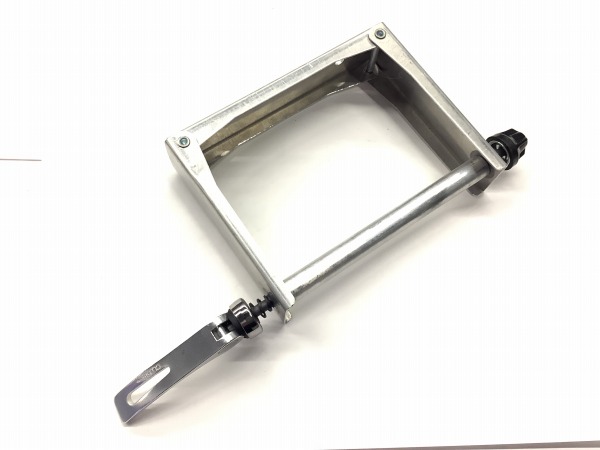 リアエンド金具