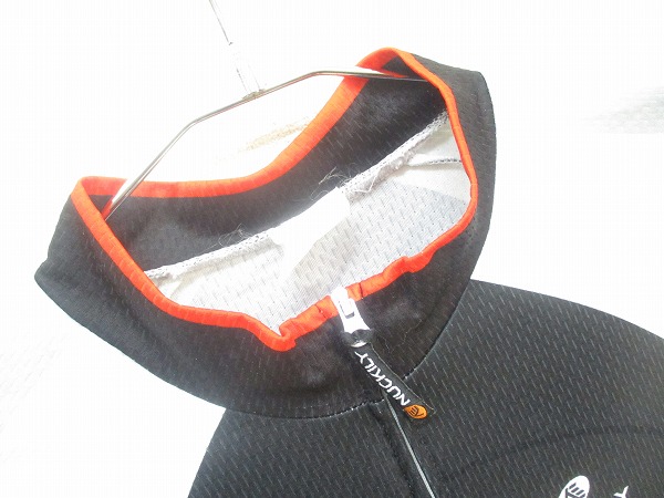 半袖フルジップジャージ ブラック/ホワイト サイズ不明（M-L 程）