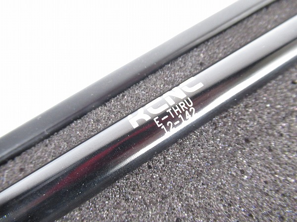 スルーアクスルスキュワー ブラック φ12mm×142mm