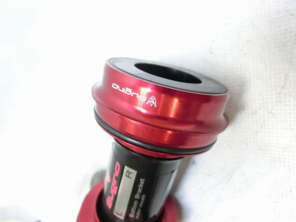 圧入ボトムブラケット PF30-IDS24 レッド