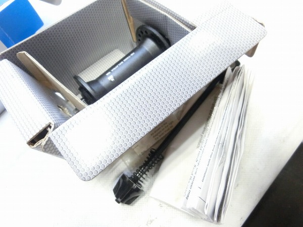 フロントハブ HB-T4000 100mm/32H