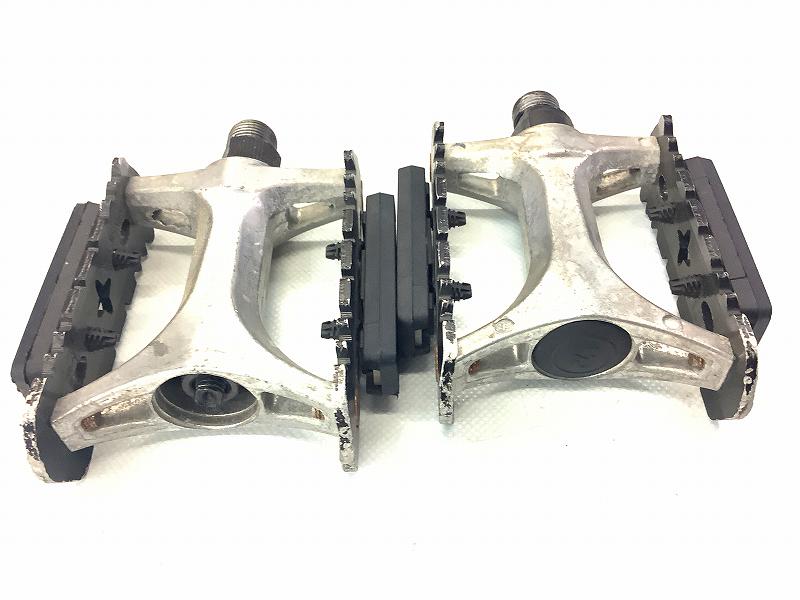 フラットペダル