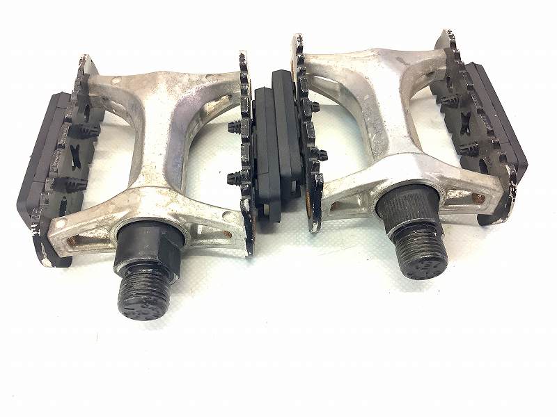 フラットペダル