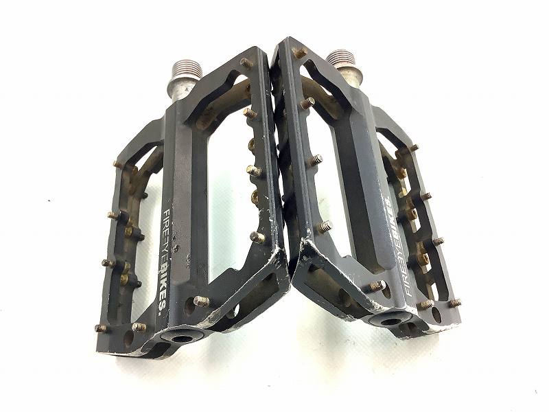 ペダル GRILL ブラック