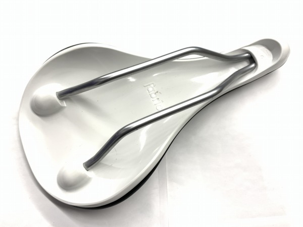 サドル RADIUS スチールレール ブラック/ホワイト