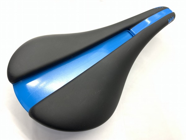 サドル LINE ELITE SHALLOW ブラック/ブルー