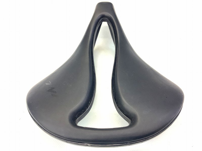 PAD FLY CARBONサドル