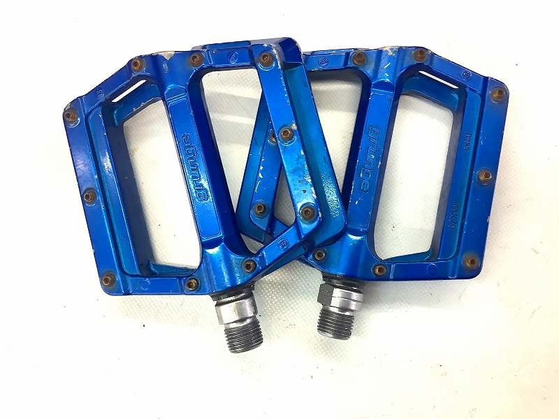 フラットペダル 