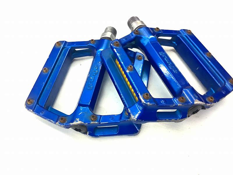 フラットペダル 