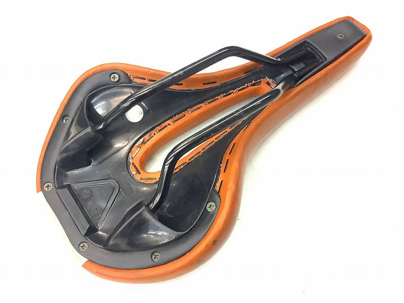 サドル TOURING.G100 ブラウン/WHT 