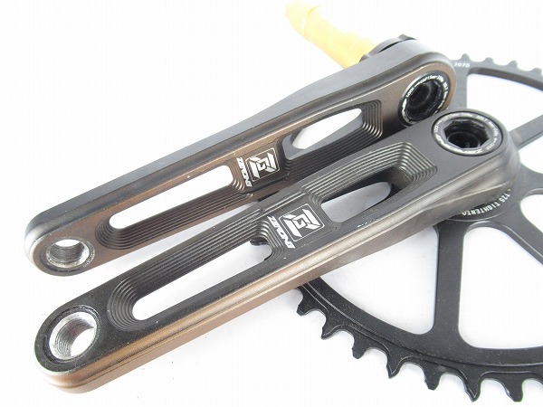 クランクセット　46T（ナローワイド）　165mm