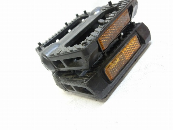 樹脂製フラットペダル