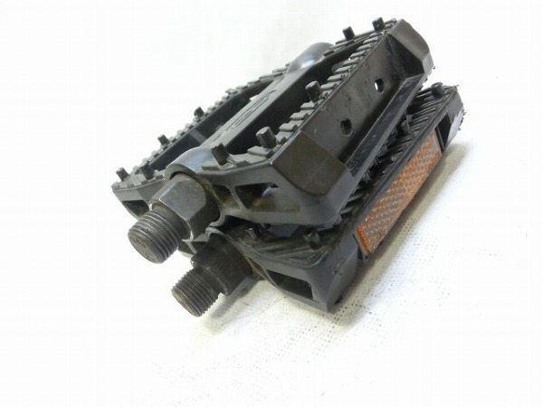 樹脂製フラットペダル