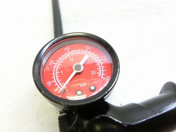 サスペンションポンプ