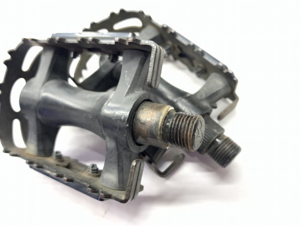 フラットペダル