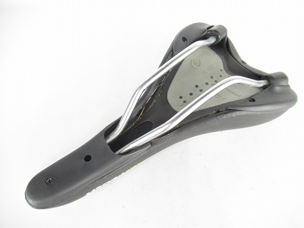 サドル　PLUSH　ブラック　スチールレール