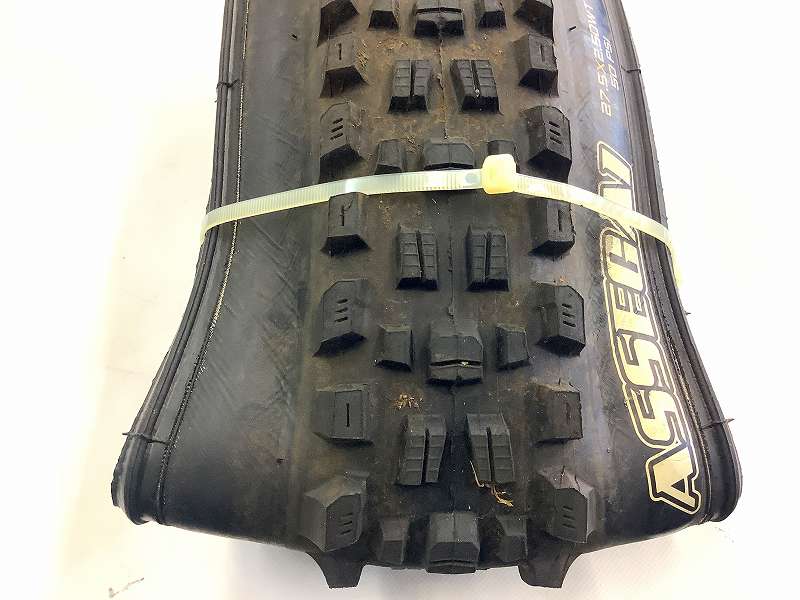 クリンチャータイヤ ASSEGAI 27.5x2.50　650B