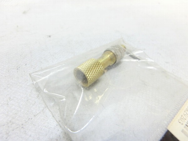 バルブ変換プラグ 米式→英式