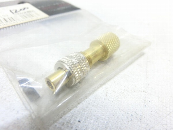 バルブ変換プラグ 米式→英式