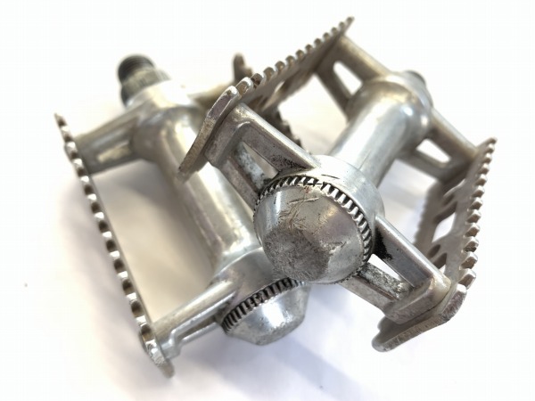 フラットペダル STREAM