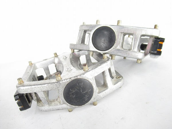 フラットペダル　シルバー