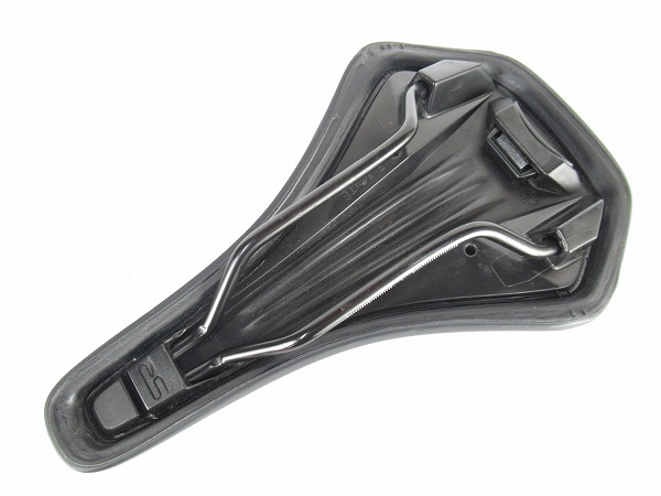 サドル　ROYALGEL　ブラック　OXERAIL