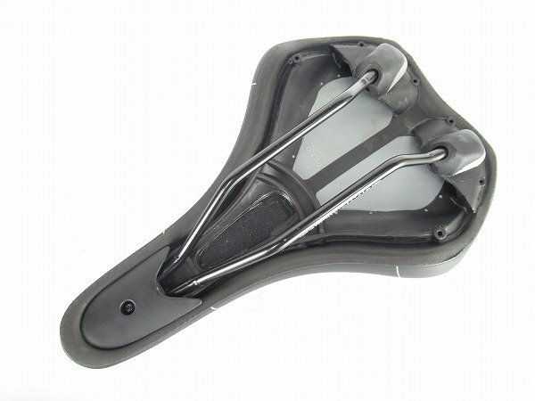 サドル　ブラック　スチールレール