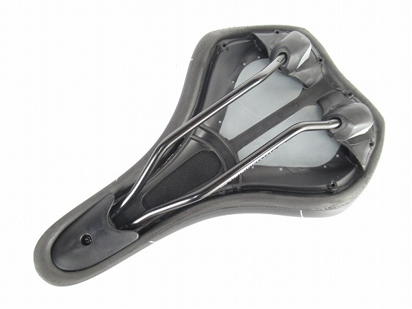 サドル　ブラック　スチールレール