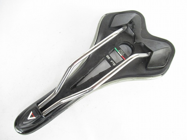 サドル　SKYLINE VT　ブラック　TITANVレール　※注意有