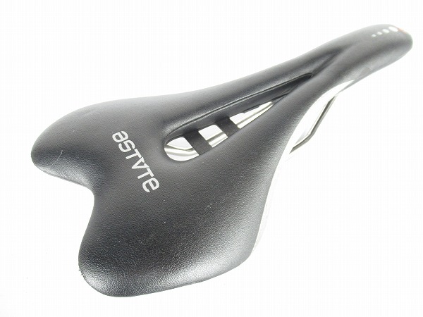 サドル　SKYLINE VT　ブラック　TITANVレール　※注意有