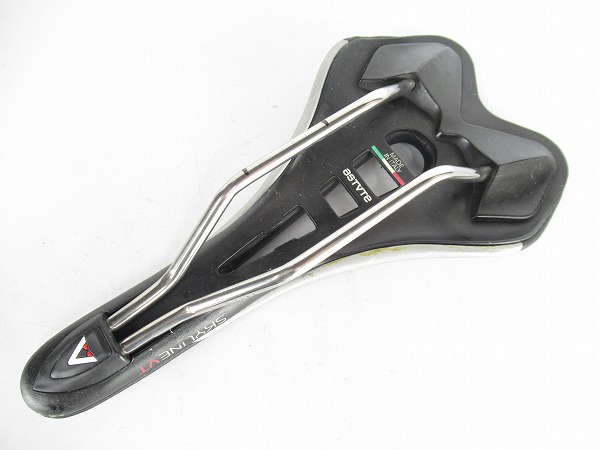 サドル　SKYLINE VT　ブラック　TITANVレール　※注意有