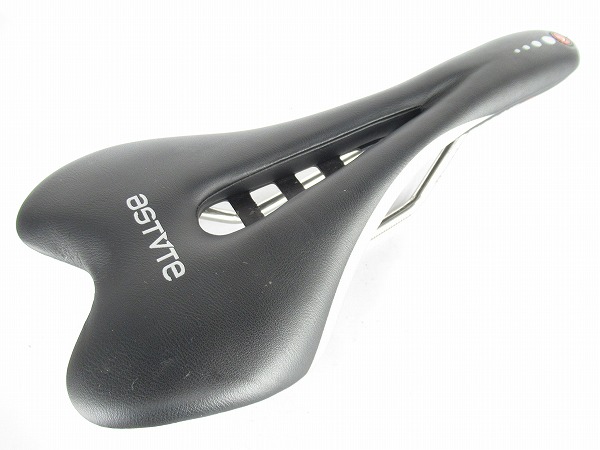 サドル　SKYLINE VT　ブラック　TITANVレール　※注意有