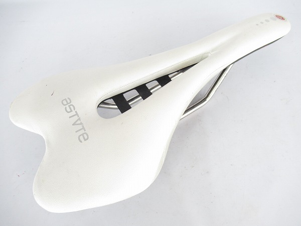 サドル　SKYLINE VT　ホワイト　TITANVレール